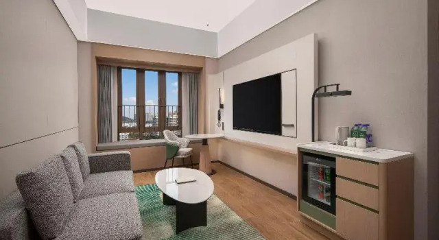 Четырёхместный люкс c 1 комнатой Holiday Inn & Suites Guangzhou South Station by IHG