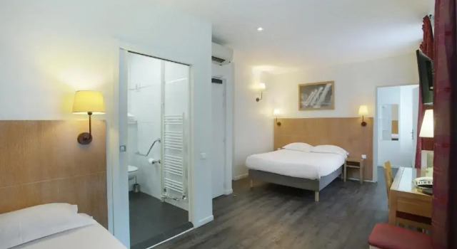 Трёхместный номер Standard Hotel Gabriel Issy Paris