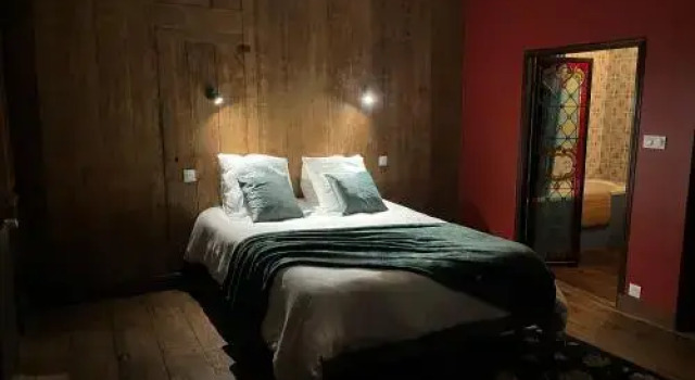 Mercier de Montigny - Les Chambres du Beffroi - SPA et Massage, Забронировать Отель Фужер Ille-et-Vilaine, рядом с Замок Фужер