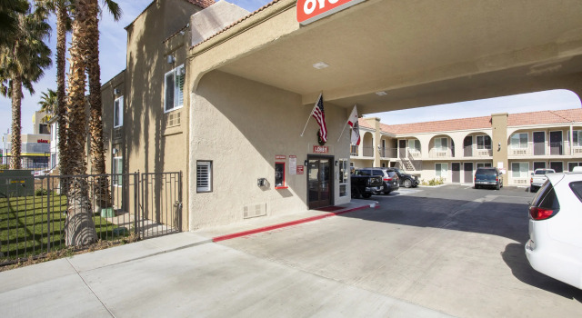 Oyo Hotel Palmdale Antelope V, Забронировать Отель Отели Далласа с парковкой, рядом с Booker T. Washington School for Performing &amp; Visual Arts, Парковка