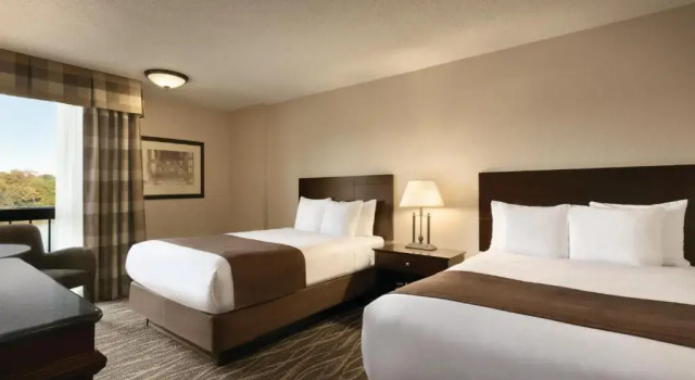 Четырёхместный номер Standard Radisson Hotel Louisville North