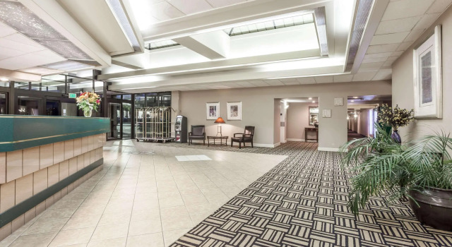 Howard Johnson Plaza by Wyndham Yakima, Đặt Khách sạn Yakima Yakima Valley