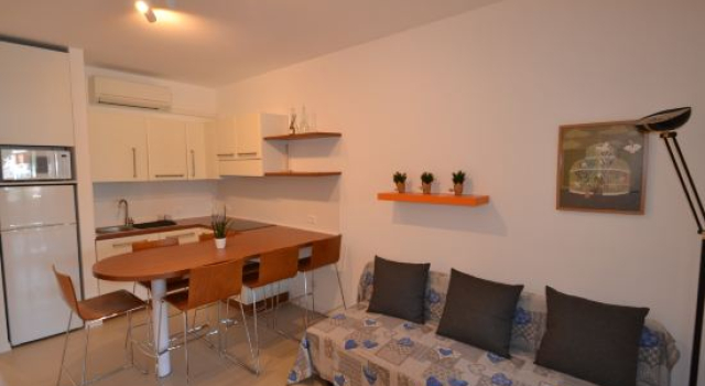 Апартаменты Spacious Flat With Pool View