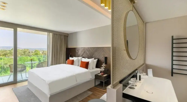 Номер Superior с балконом и с красивым видом из окна Hotel Vinifera Wine & Spa 5 Stars Superior