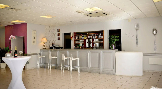 Logis Hôtel lAmandier, Забронировать Отель Отели Pyrénées-Atlantiques с завтраком, Завтраки