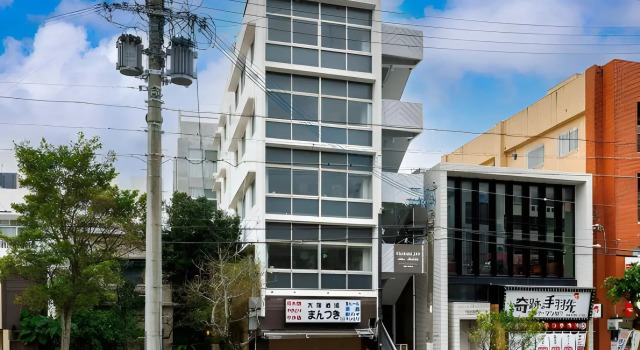 Okinawa Sora House, Забронировать Хостел Наха Окинава, рядом с Здание администрации префектуры Окинавы