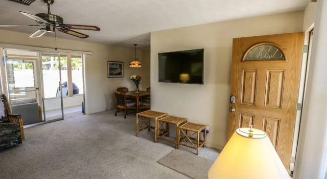 121 Mid Island Drive, Забронировать Отель Отели Fort Myers Area с парковкой, Парковка