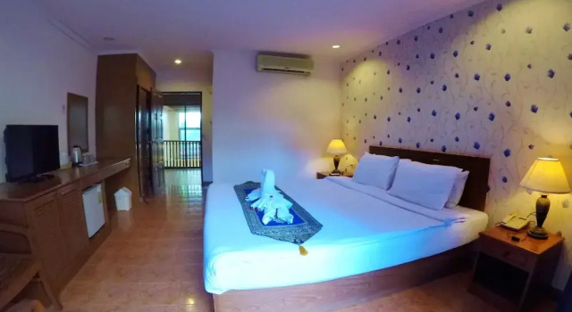 Happy Holidays Luxury Pool Villa