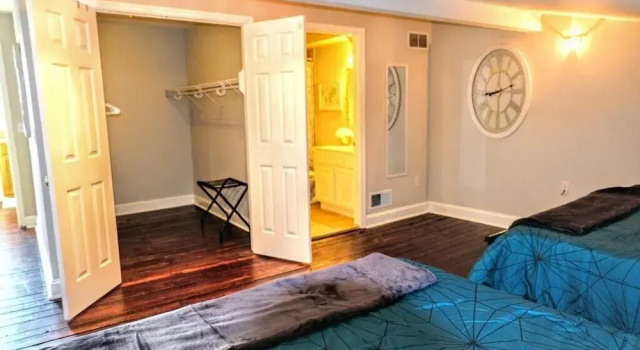 Sleeps 20! Near Stadiums & Harbor; Features Scenic Rooftop & Parking, Rezerwuj Hotel Baltimore Maryland