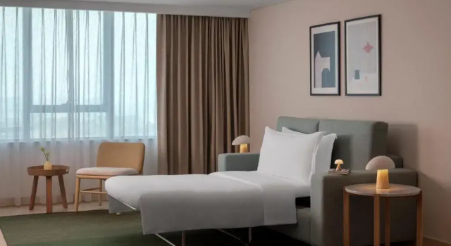 Двухместный люкс c 1 комнатой с видом на город Staybridge Suites Dubai Internet City by IHG