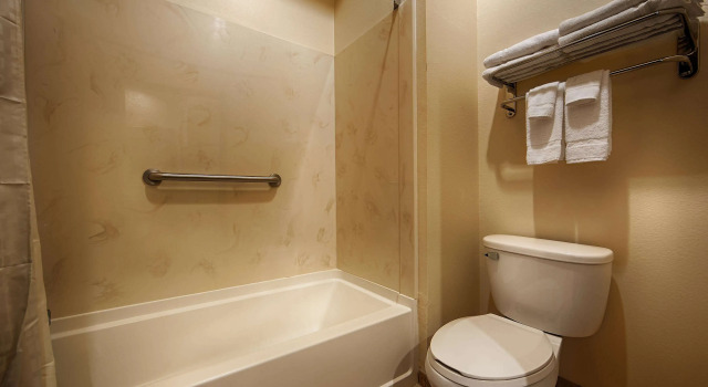 Четырёхместный номер Standard Best Western Lockhart Hotel & Suites