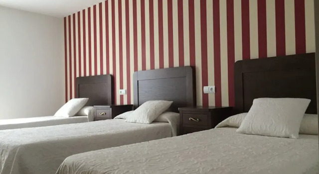 Трёхместный номер Standard с балконом Hotel Rural Nova Ruta