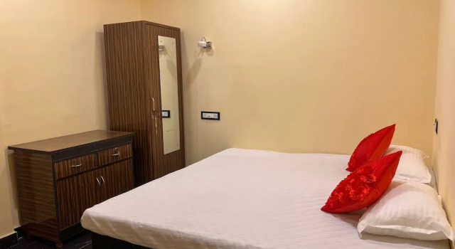 Hotel O Golden Suites, Забронировать Отель Отели штата Махараштры с завтраком, Завтраки
