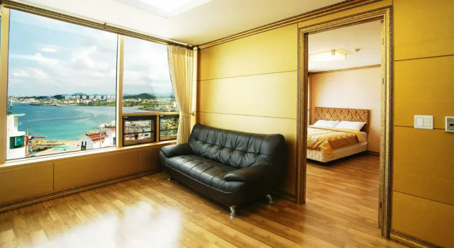 Goodstay Navis Hotel