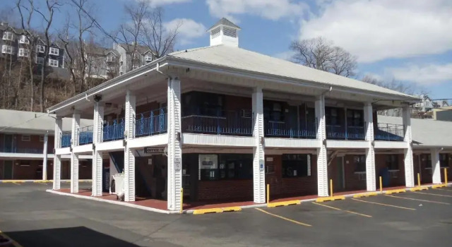 Номер Standard Days Inn by Wyndham Elmsford