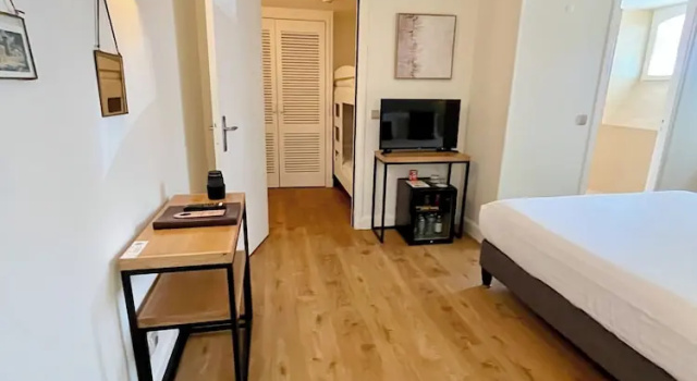 Четырёхместный семейный номер Standard Цокольный этаж Hotel Edouard VII