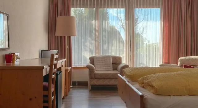 Трёхместный номер Standard с балконом Hotel Aeschi Park