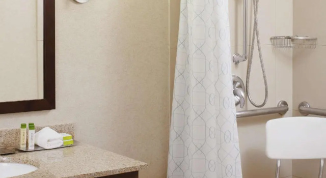 Двухместный номер Standard DoubleTree by Hilton Hotel and Conference Center Chicago North Shore