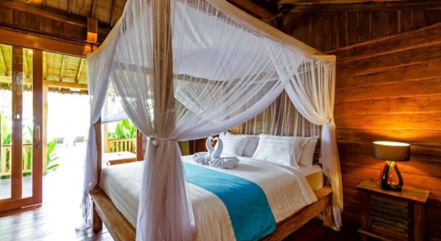 Bungalow Deluxe con balcone e con vista sul cortile Bali Natha Beach Front