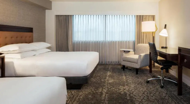 Четырёхместный номер Standard Sheraton Detroit Metro Airport