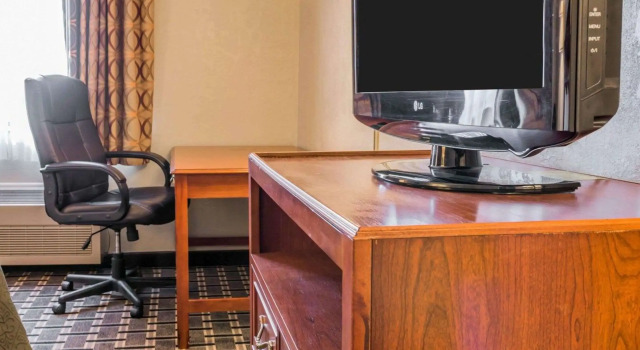 Четырёхместный номер Standard Quality Inn Grand Rapids North
