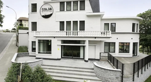 Upscale Mansion In Kluisbergen With Sauna And Terrace, Rezerwuj Dom wakacyjny Hotele w Bruksela z parkingiem, Parking