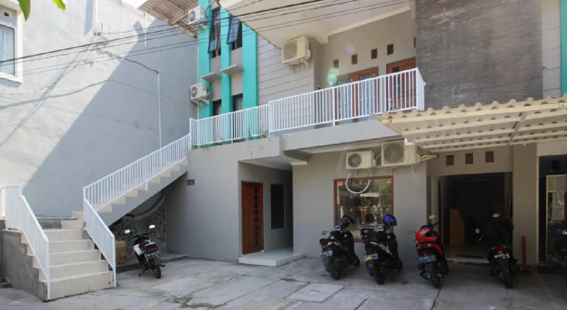 RedDoorz near Graha Saba UGM, Book Hotel Hotels in Yogyakarta Province with Parking, Parking