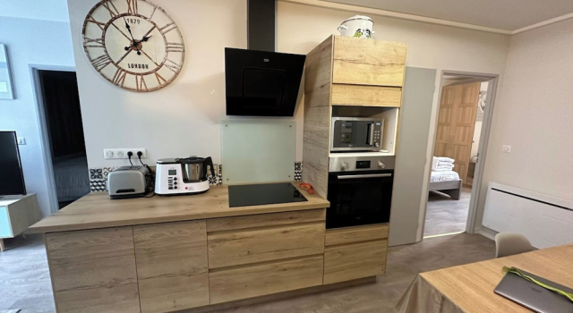 2-bedroom Revamped Flat in Auvergne, Prenota Appartamento Hotel a Alvernia con parcheggio, Parcheggio