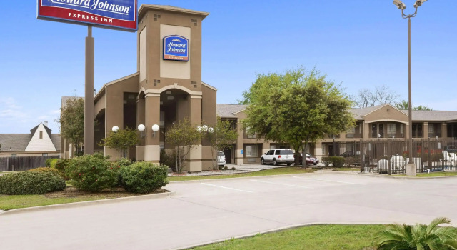 Howard Johnson by Wyndham Grand Prairie Near Lone Star Park, Забронировать Отель Гранд-Прейри Dallas - Fort Worth Metropolitan Area