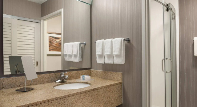 Четырёхместный номер Standard Courtyard by Marriott Chicago Bloomingdale