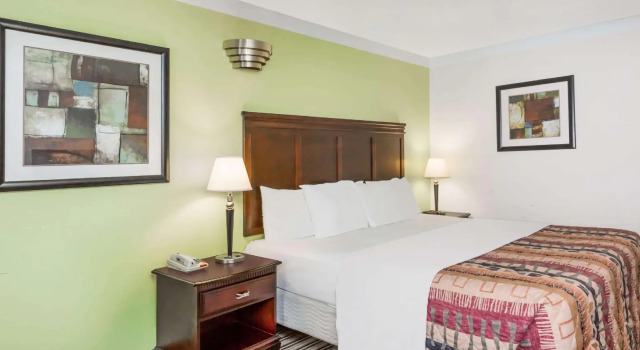 Двухместный номер Standard Days Inn by Wyndham Oneonta AL