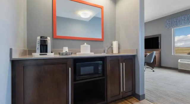 Четырёхместный люкс Hampton Inn & Suites Cody, Wy