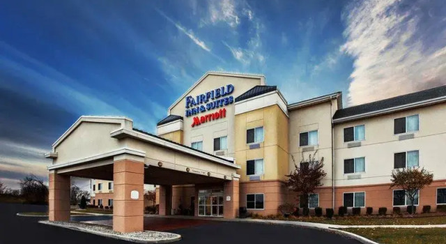 Кровать в общем номере Fairfield Inn & Suites Toledo North
