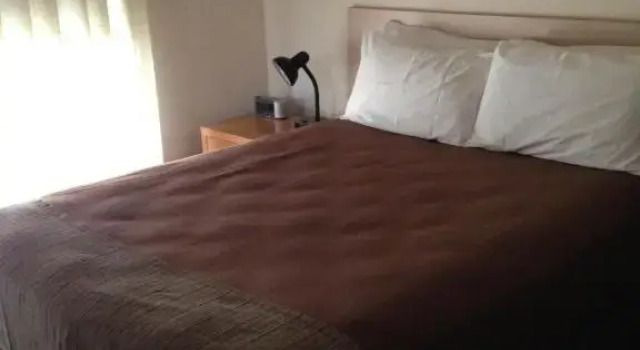 Апартаменты Francis Phillip Motor Inn and The Lodge