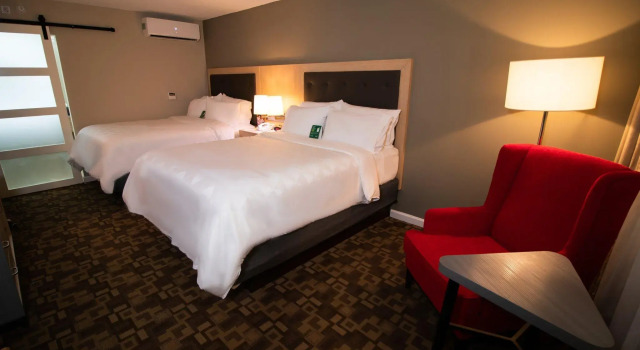 Четырёхместный номер Standard Holiday Inn Scranton East - Dunmore by IHG