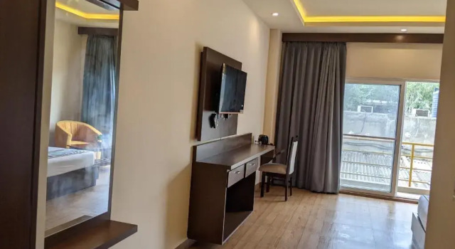 Люкс Business Super Townhouse Oak Mahadevapura Opposite Phoenix Mall Formerly Grand Wilton Inn