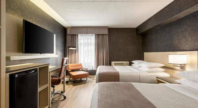 Четырёхместный номер Standard Days Inn by Wyndham Toronto West Mississauga