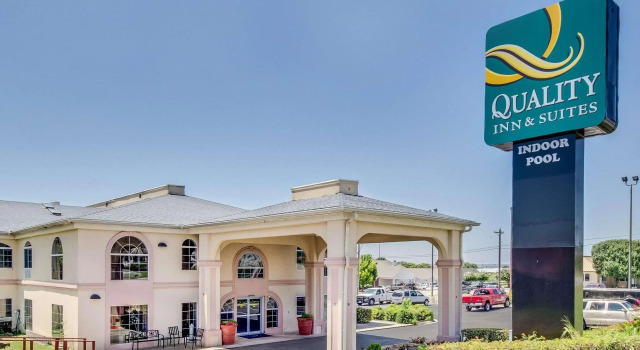 Quality Inn & Suites Kerrville, Забронировать Отель Керрвилл Texas Hill Country