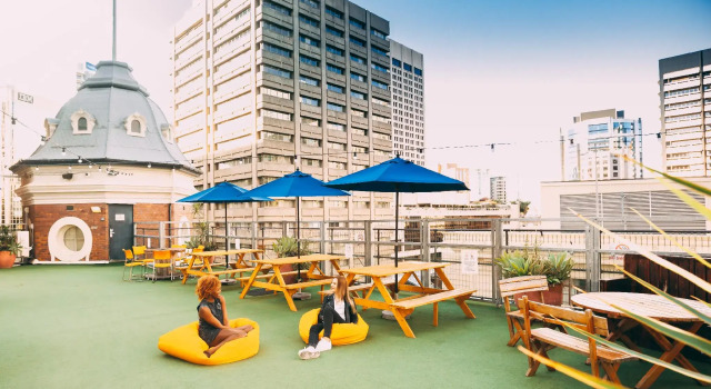 Кровать в общем номере с 4 комнатами All Nations Brisbane - Hostel
