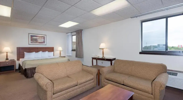 Люкс Ramada by Wyndham Fargo