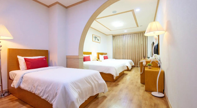 Трёхместный номер Standard с красивым видом из окна Shin Shin Hotel