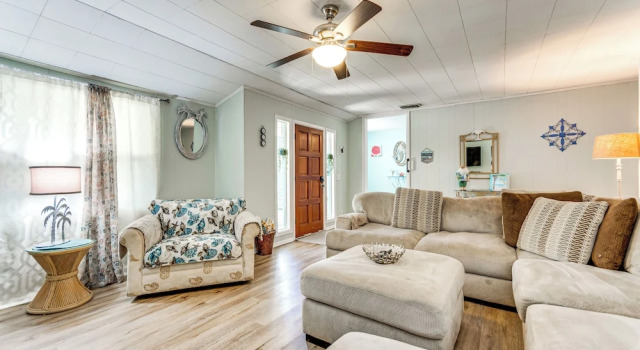 Walk to Beach: Fort Walton Coastal Retreat, Buchen Sie Hotel Fort Walton Beach Emerald Coast