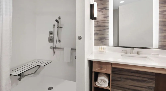 Четырёхместный номер Standard с видом на залив Homewood Suites by Hilton Providence Downtown