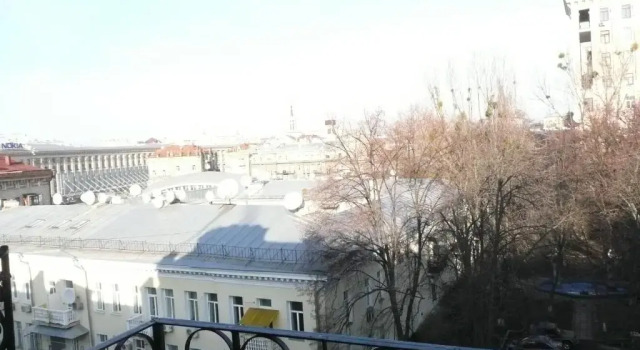 Апартаменты с балконом UKR Apartments in the Centre