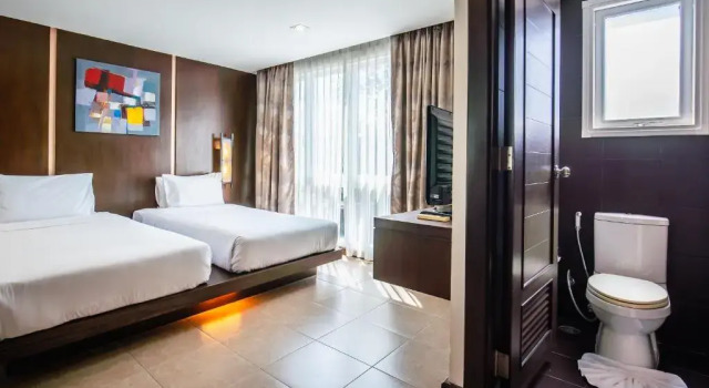 Люкс с 2 комнатами Ratana Hotel Chalong