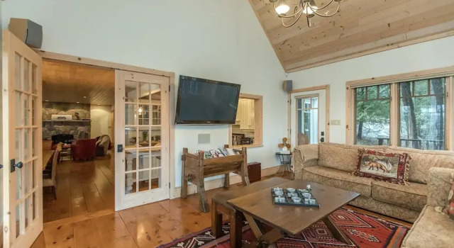 Fabulous Lake Muskoka Cottage & Boathouse~the perfect retreat!, Reserva ahora Casa o chalet Bala 