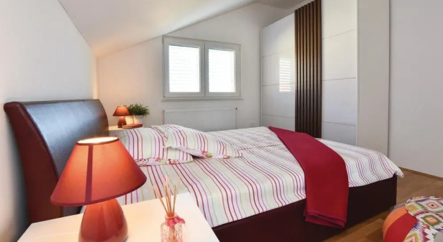 Nice Home in Kastel Gomilica with Hot Tub, WiFi & 3 Bedrooms