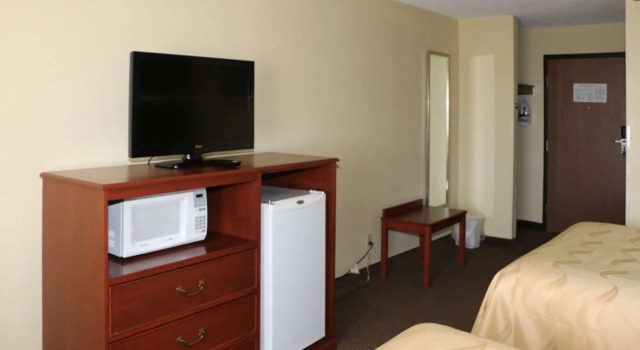 Четырёхместный номер Standard Quality Inn Evansville Eastland Area