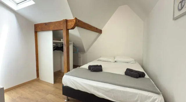 Coastal Comfort - Large Home Near Sea