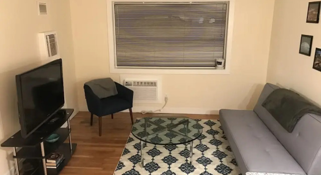 1 BR Apt Near Marquette University by Frontdesk, Забронировать Апартаменты/квартира Отели Милуоки с парковкой, рядом с Discovery World, Парковка